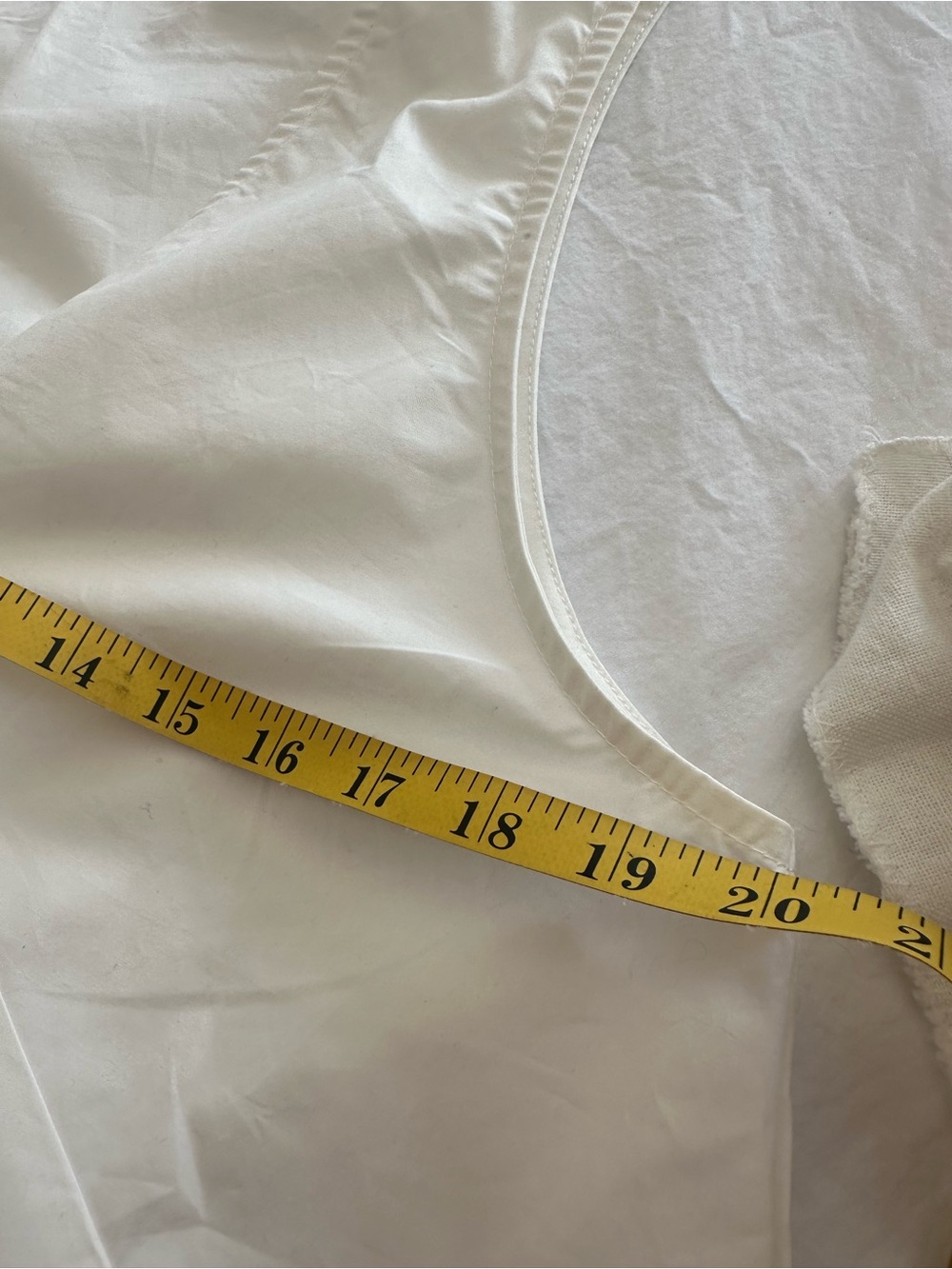All:Row white top with V-neck and bow, size large - Picture 7 of 12